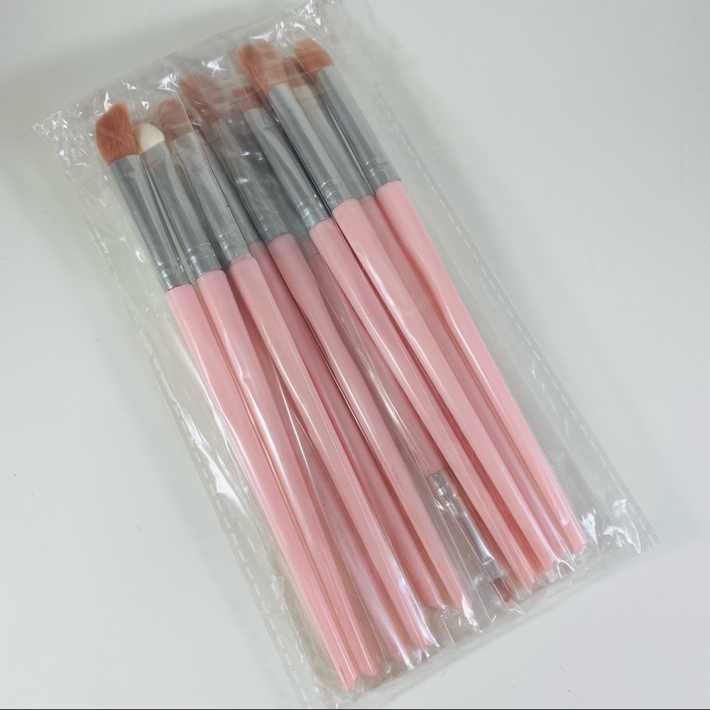 Full set of synthetic eye shadow brushes with blush pink handles - Picture 3 of 3